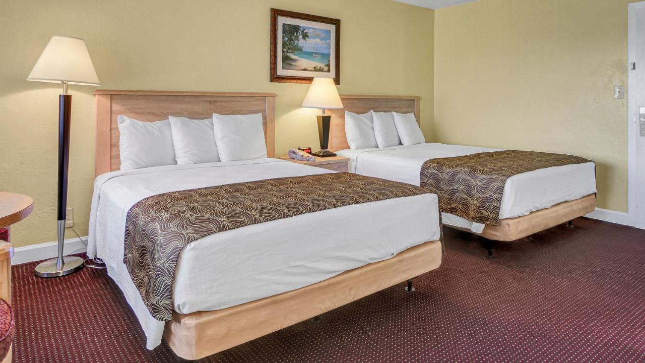 Page Terrace Beachfront Hotel St. Pete Beach Dış mekan fotoğraf