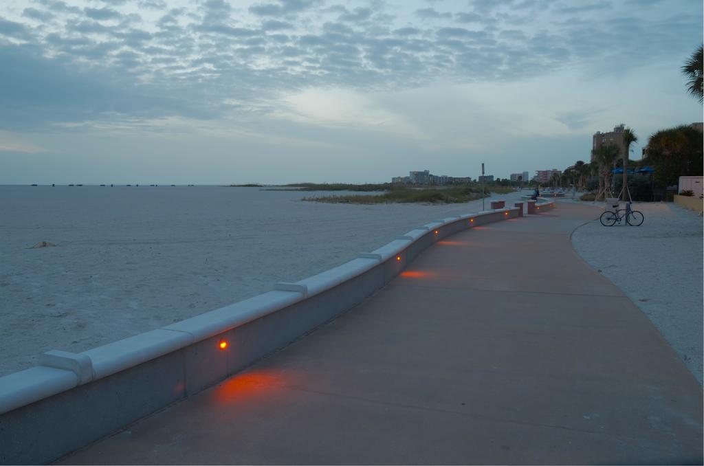 Page Terrace Beachfront Hotel St. Pete Beach Dış mekan fotoğraf