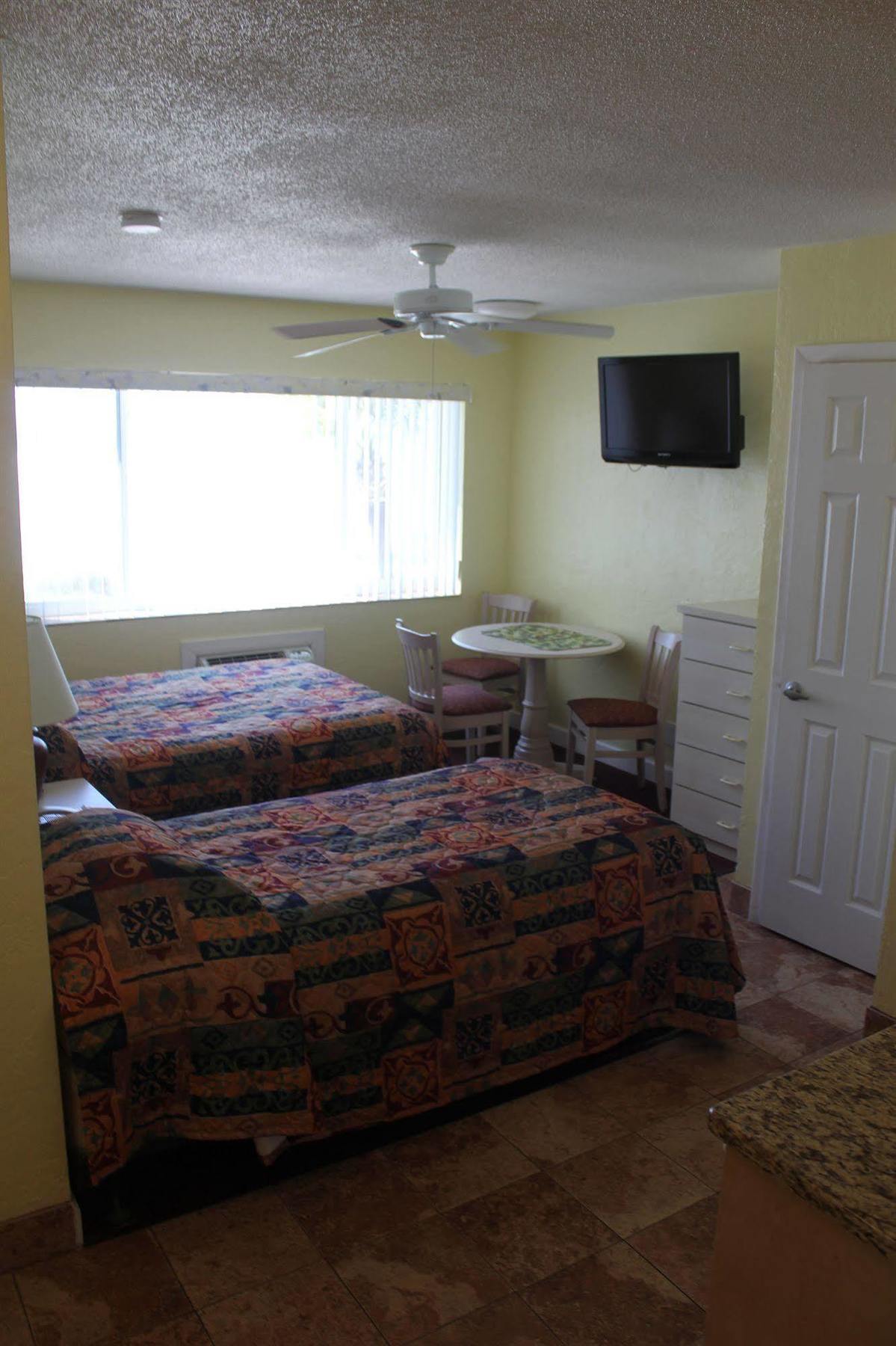 Page Terrace Beachfront Hotel St. Pete Beach Dış mekan fotoğraf